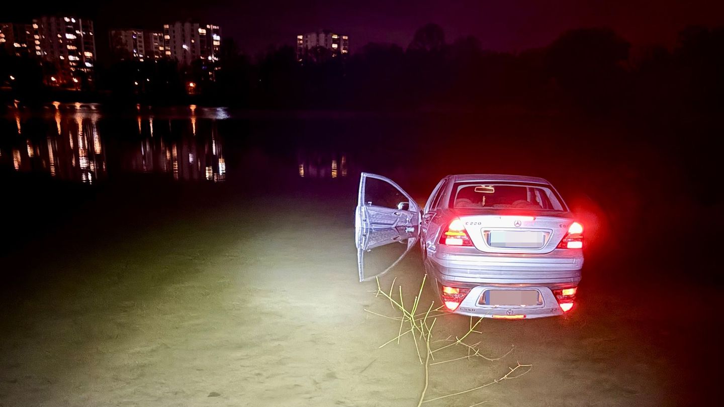 Mannheim: Mann betätigt Zündung – Auto rollt in See