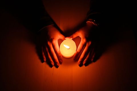 In Deutschland ist aktive Sterbehilfe verboten. (Symbolbild) Foto: Elisa Schu/dpa