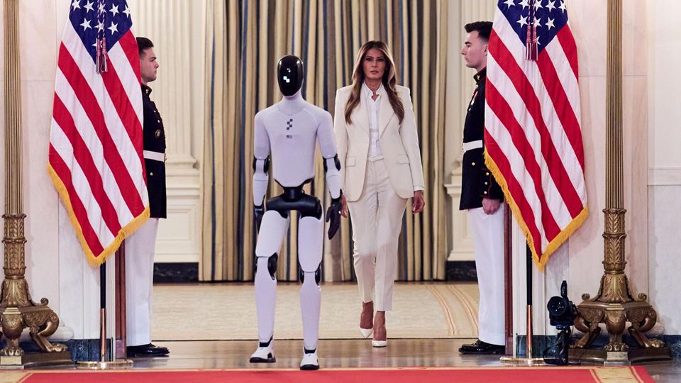 Melania Trump präsentiert Lernroboter – und erntet online Spott