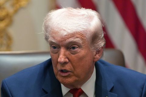 Trump hat mit der Zerstörung iranischer Kraftwerke gedroht. Foto: Alex Brandon/AP