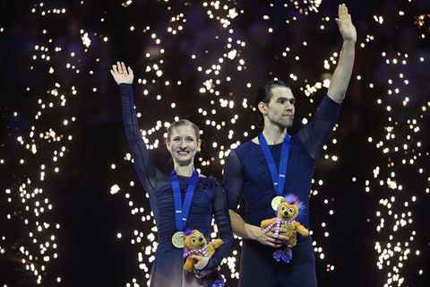 Minerva Hase (l) und Nikita Volodin feierten ihren Gold-Coup. Foto: Øíhová Michaela/CTK/dpa