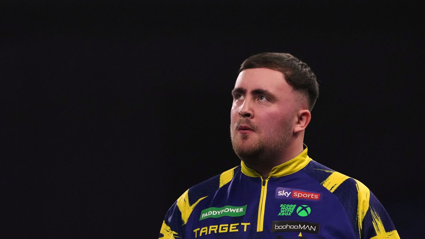 Premier League in Berlin: Bei Littler-Sieg: 12.000 Fans feiern Darts-Party in Berlin