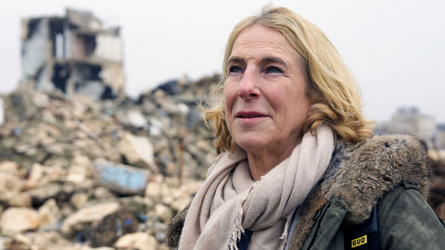 Die preisgekrönte Journalistin Katrin Eigendorf berichtete in ihrem Berufsleben von vielen Kriegen. Nun möchte sie wissen, wie Frieden funktioniert. Dafür reiste sie für eine tiefschürfende Reportage in acht Länder, in denen der Friedensprozess – auf sehr unterschiedliche Weise – funktionierte. Was haben sie gemeinsam?