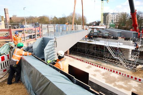 Für den Kranabbau wird die Berlinertordammbrücke von Samstagabend bis Dienstagfrüh voraussichtlich gesperrt. (Archivbild) Foto: