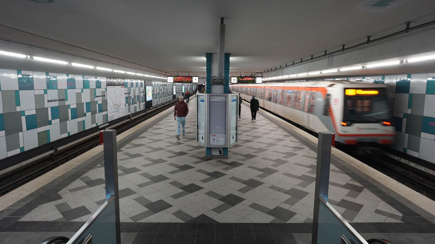 Die CDU will durch KI-gestützte Assistenzsysteme Gefahren in Hamburgs öffentlichem Nahverkehr schneller erkennen. (Archivbild) F