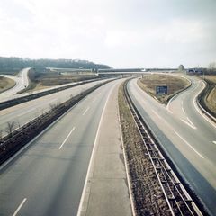 Hohe Spritpreise: Während der Ölkrise blieb auch das Autobahnkreuz Duisburg-Kaiserberg am 2. Dezember 1973 leer