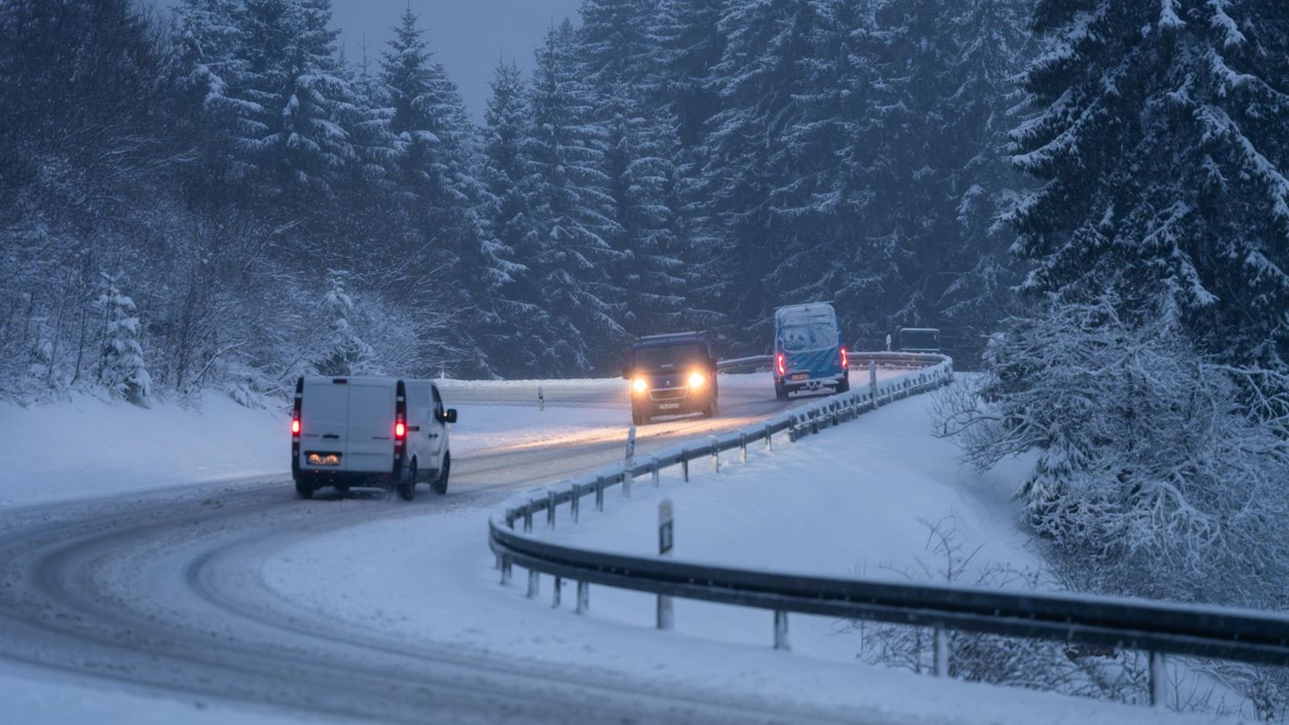 Glätte: Schnee und Eis sorgen für zahlreiche Unfälle