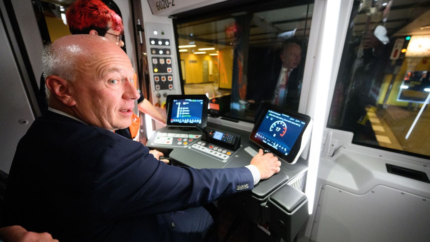 Berlins Regierender Bürgermeister Kai Wegner (CDU) spricht sich für eine bessere Verkehrsanbindung der Außenbezirke aus – und wi