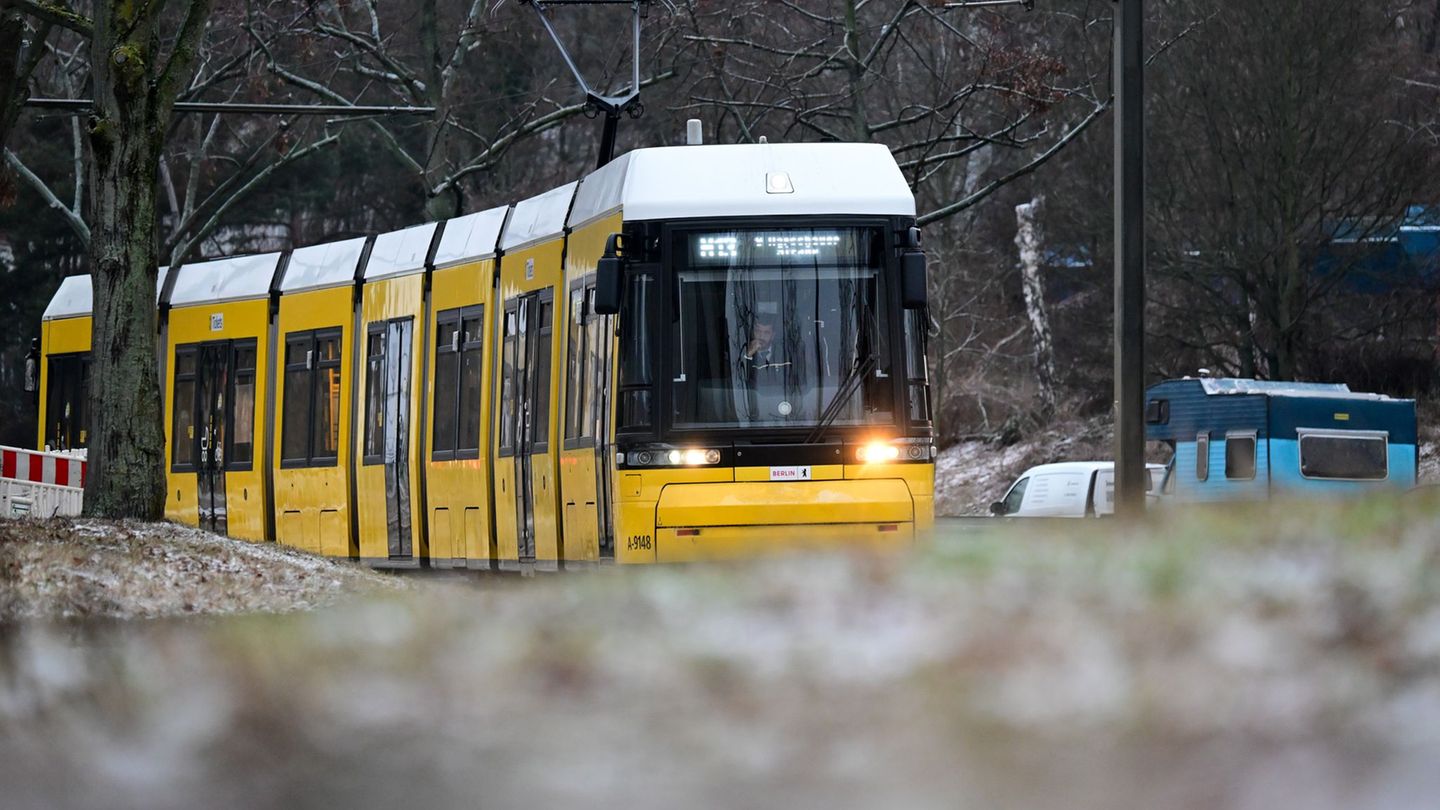 Haben Verdi und die BVG im Tarifstreit eine Lösung gefunden? Beide Seiten wollen im Laufe des Tages über die Gespräche in ihren