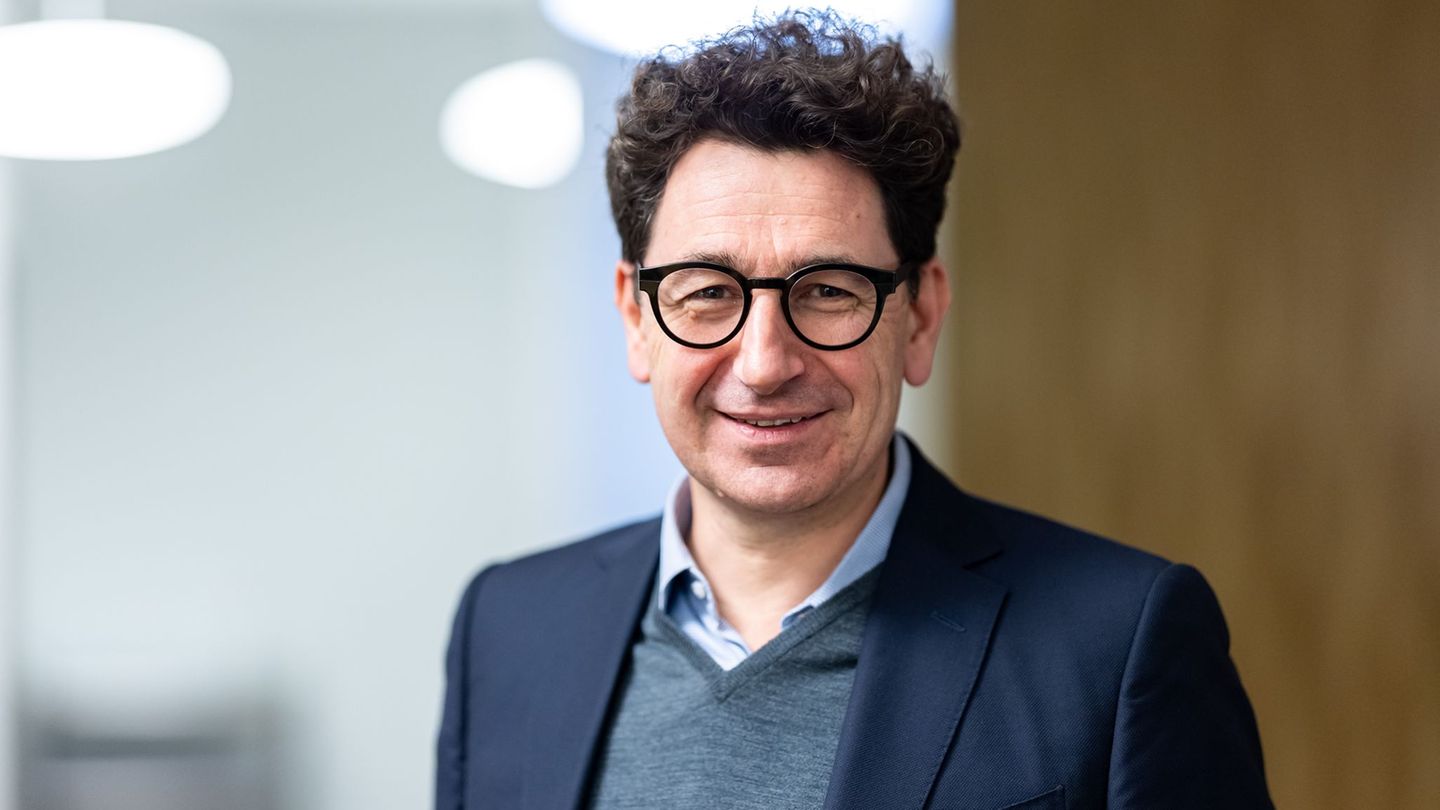 Audi-Projektleiter Mattia Binotto will Teamchef beim Werksrennstall bleiben. (Archivbild) Foto: Daniel Karmann/dpa