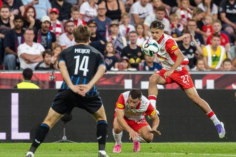Kerim Alajbegovic (r) hat sich in Salzburg stark entwickelt. (Archivbild) Foto: Expa/Johann Groder/APA/dpa