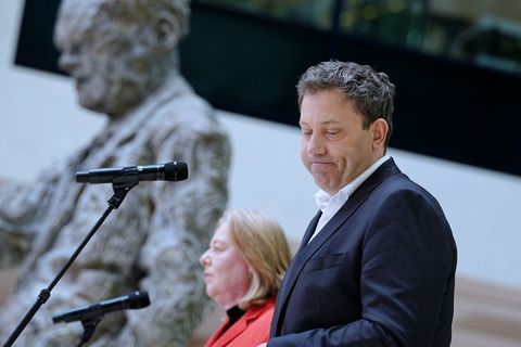 Bärbel Bas und Lars Klingbeil (beide SPD) im Willy-Brandt-Haus in Berlin. (Archivbild) Foto: Kay Nietfeld/dpa