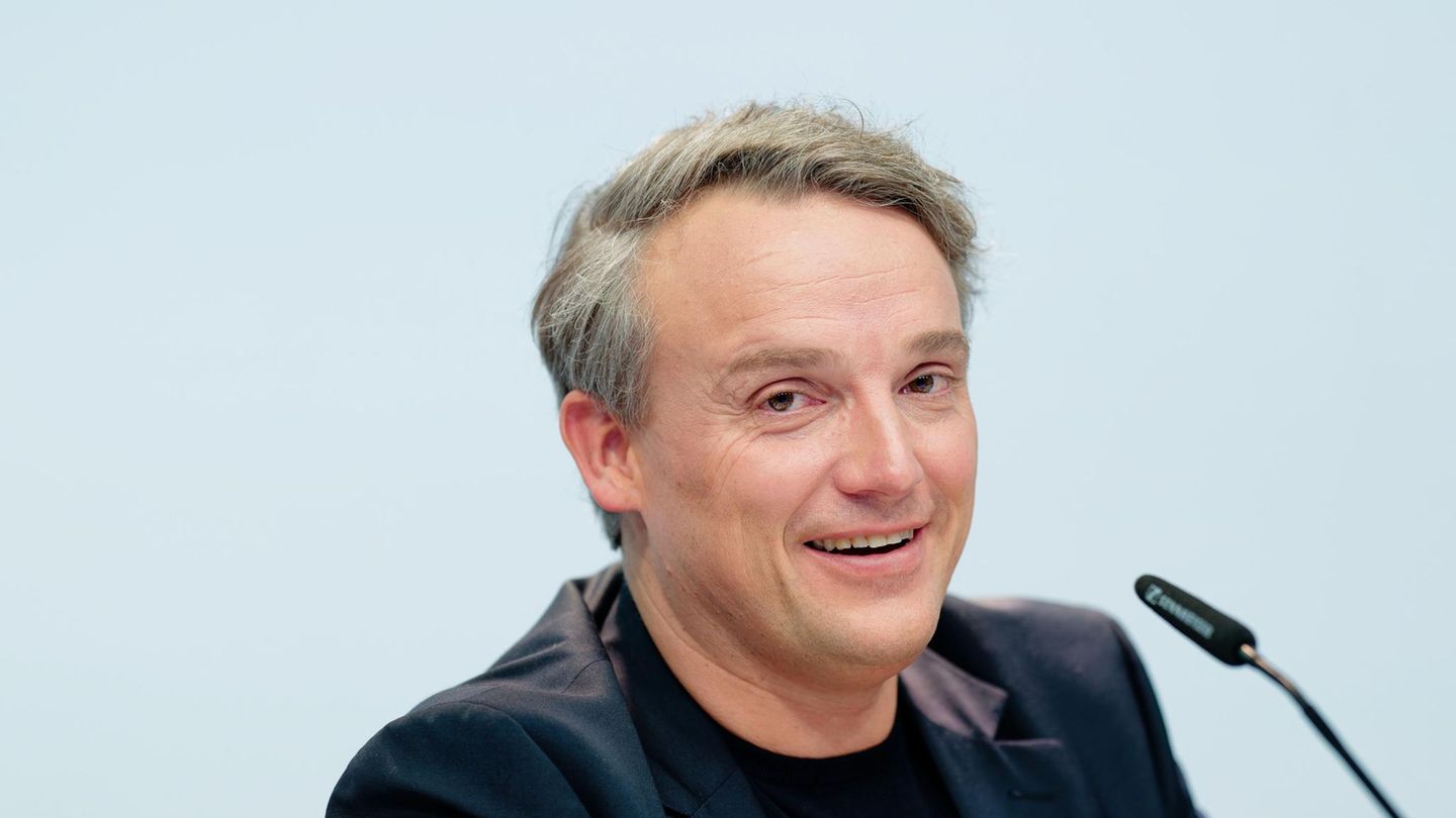 DAX companies: Many CEOs earn significantly more than last year