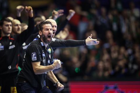 Für Magdeburgs Trainer Bennet Wiegert ist die Vorfreude auf das Topspiel grenzenlos. (Archivbild) Foto: Ronny Hartmann/dpa-Zentr