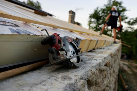 Reparaturarbeiten am Dach