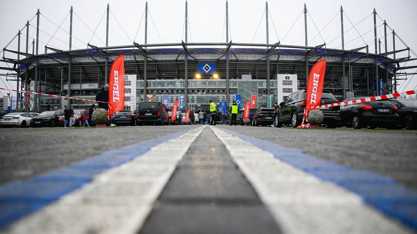 Langfristig soll das neue HSV-Talent Andrej Vasiljevic im Volksparkstadion bei den Profis spielen. Foto: Gregor Fischer/dpa