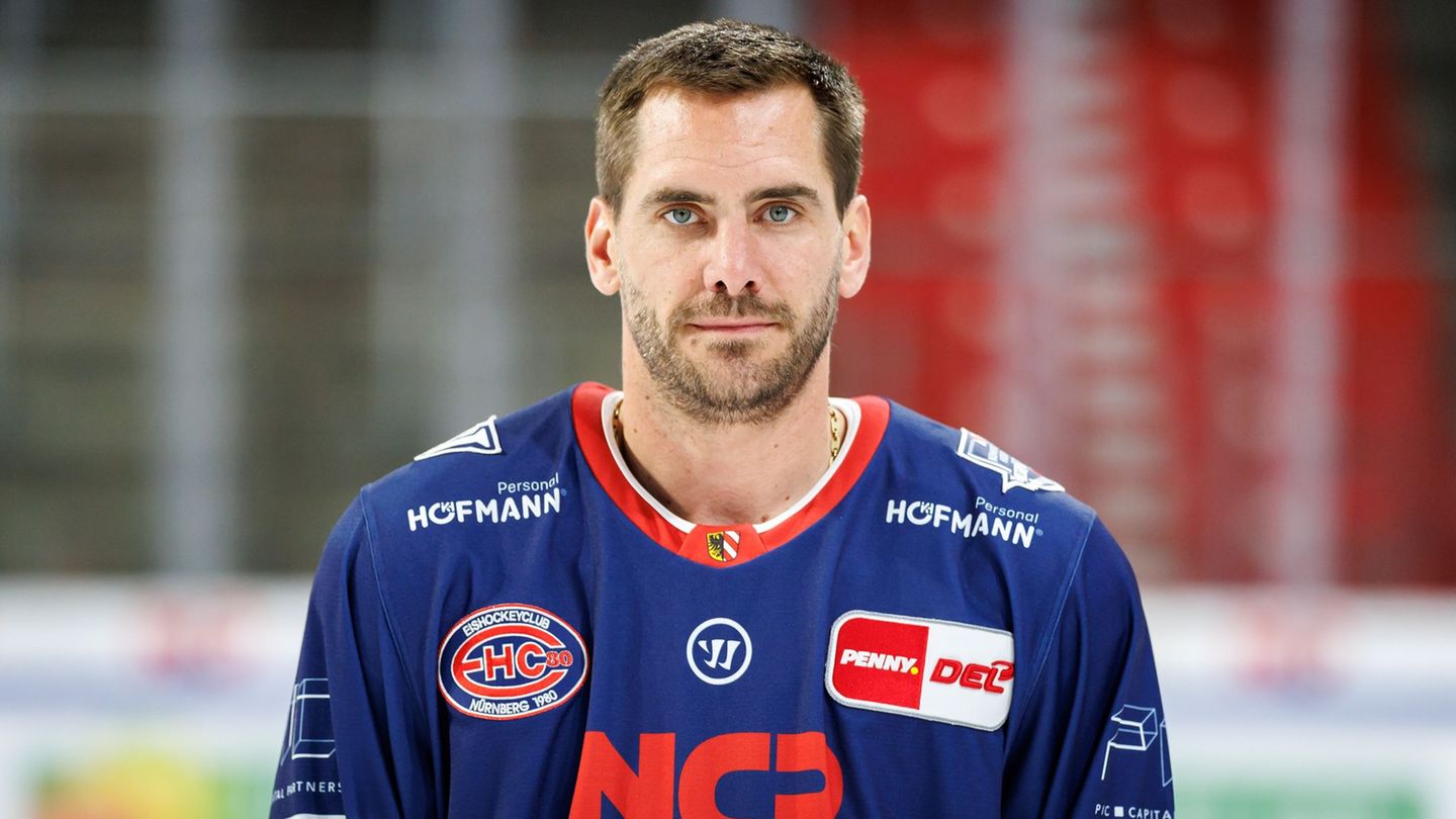 Constantin Braun bleibt ein Nürnberger Ice Tiger. (Archivbild) Foto: Daniel Karmann/dpa