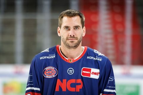 Constantin Braun bleibt ein Nürnberger Ice Tiger. (Archivbild) Foto: Daniel Karmann/dpa