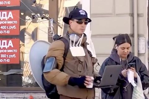 Ein russischer Comedian erlaubt sich in Moskau eine riskante Aktion.