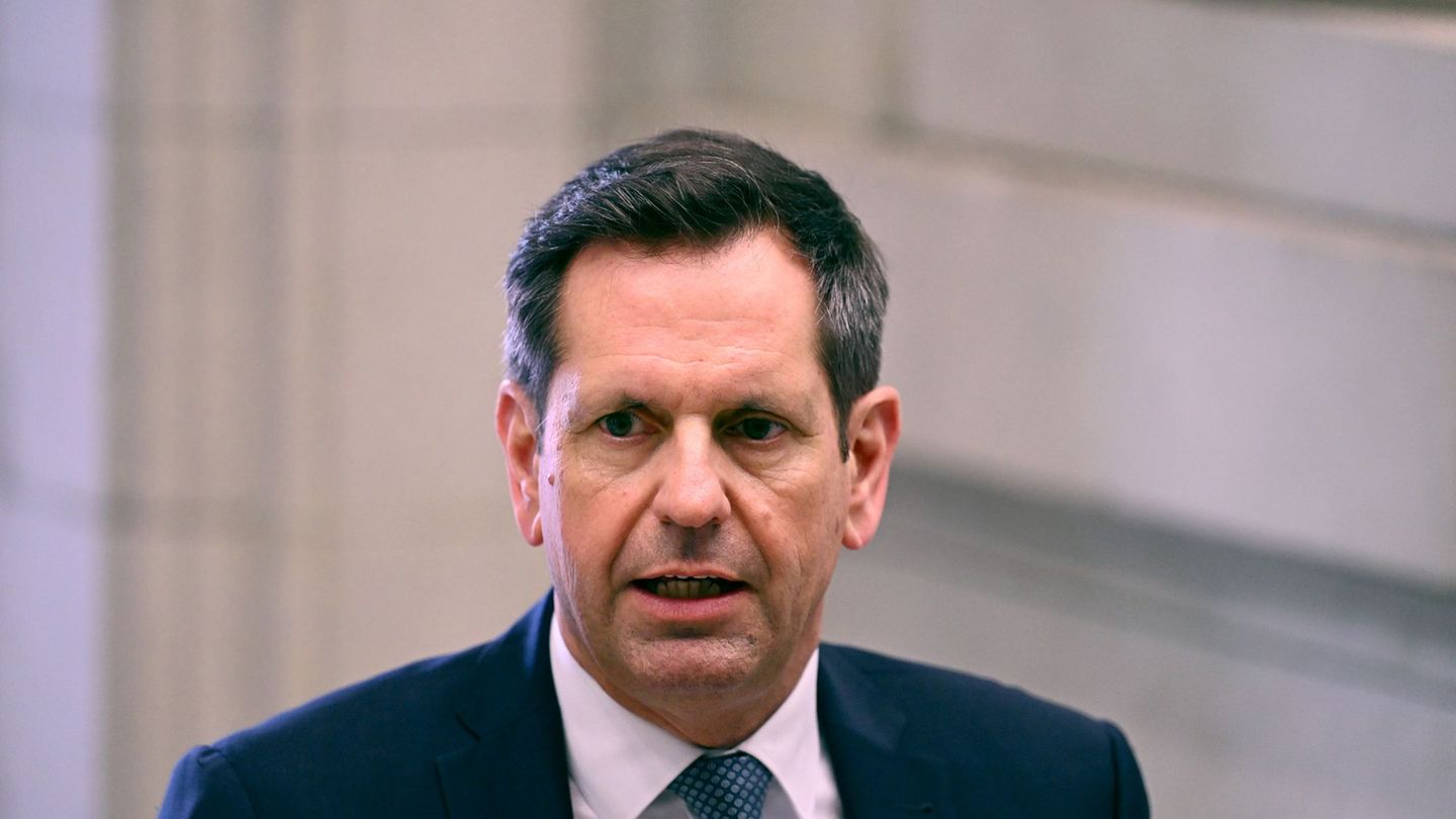 Ministerpräsident Lies dringt auf mehr Jugendschutz in sozialen Medien. Foto: Soeren Stache/dpa