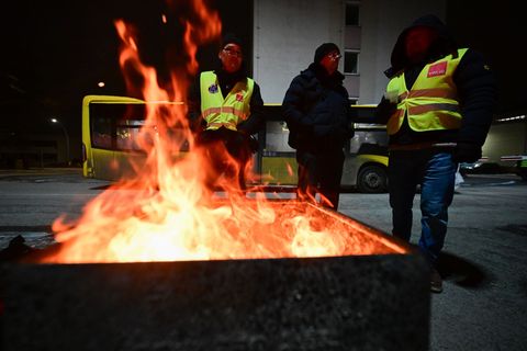 Zweimal kam der Berliner Nahverkehr in der Tarifrunde bei den Berliner Verkehrsbetrieben (BVG) zum Erliegen, nun gibt es eine Ei