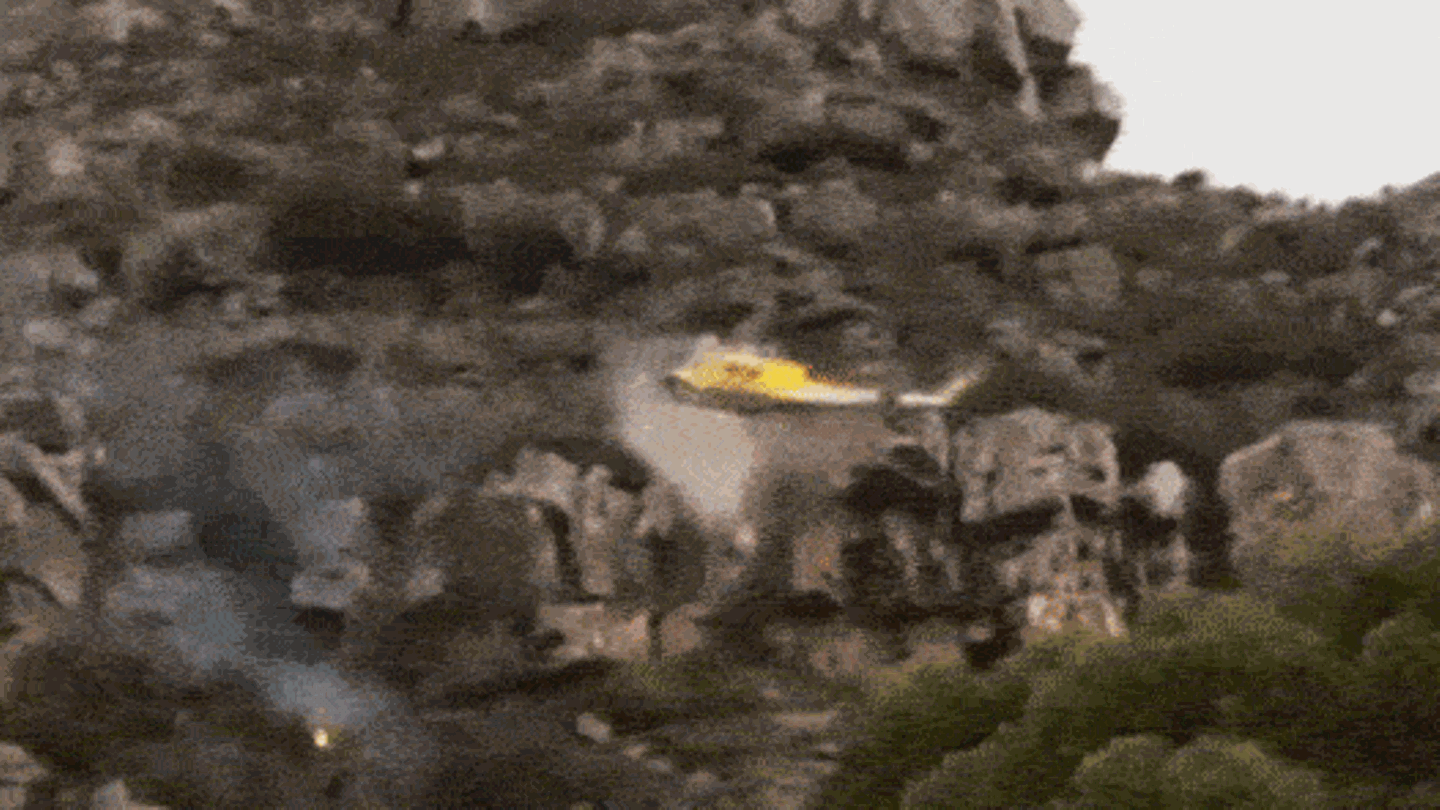 Kapstadt: Helikopter streift Felswand bei Löscheinsatz – Augenzeugenvideo zeigt Absturz