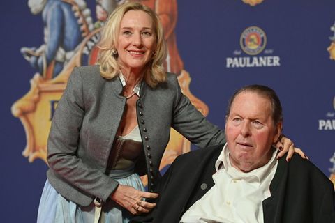 Ottfried Fischer mit Ehefrau Simone auf dem Nockherberg.