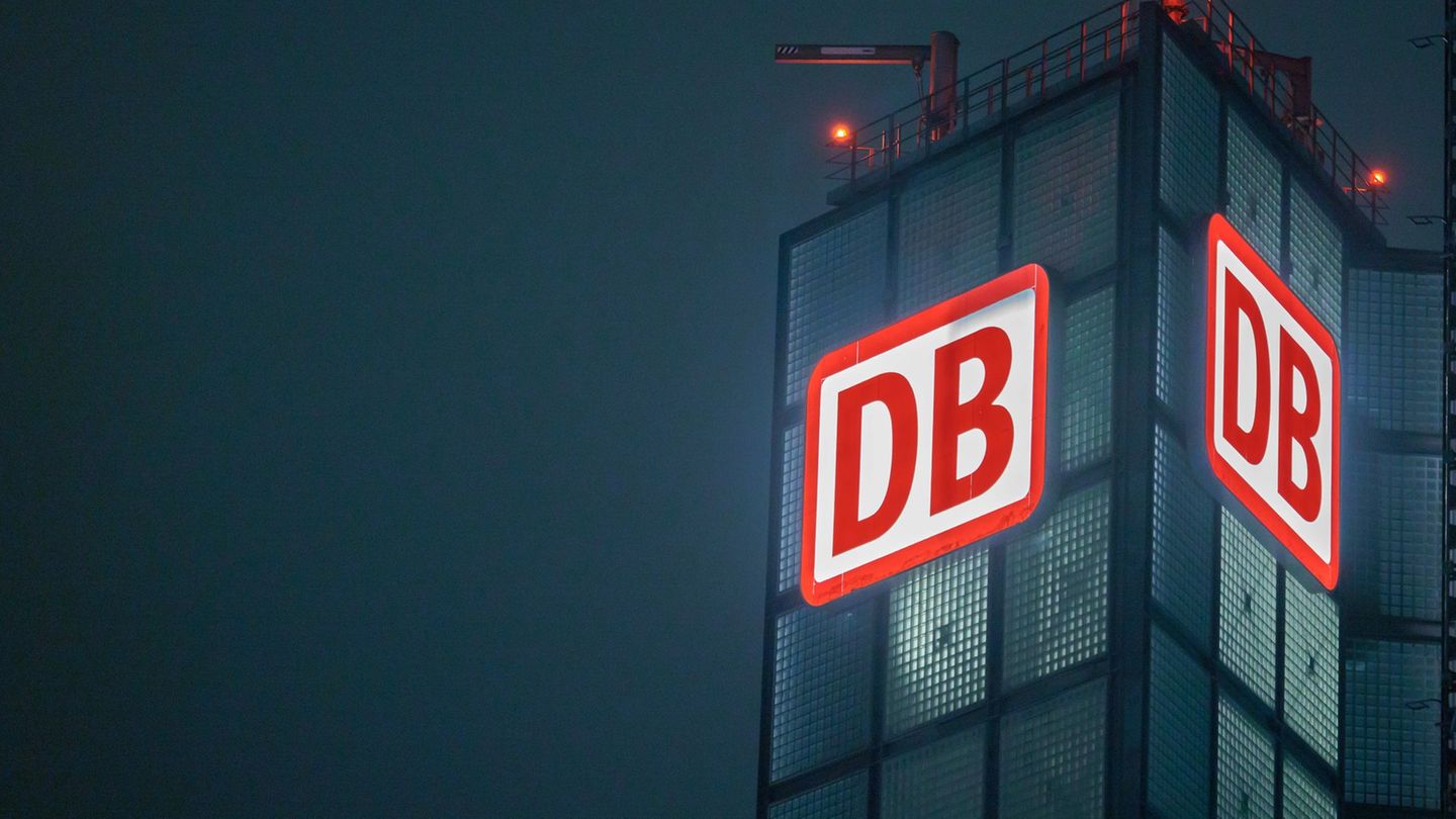Die Deutsche Bahn hat ihre Bilanz für das Jahr 2025 vorgelegt. (Archivbild) Foto: Carsten Koall/dpa