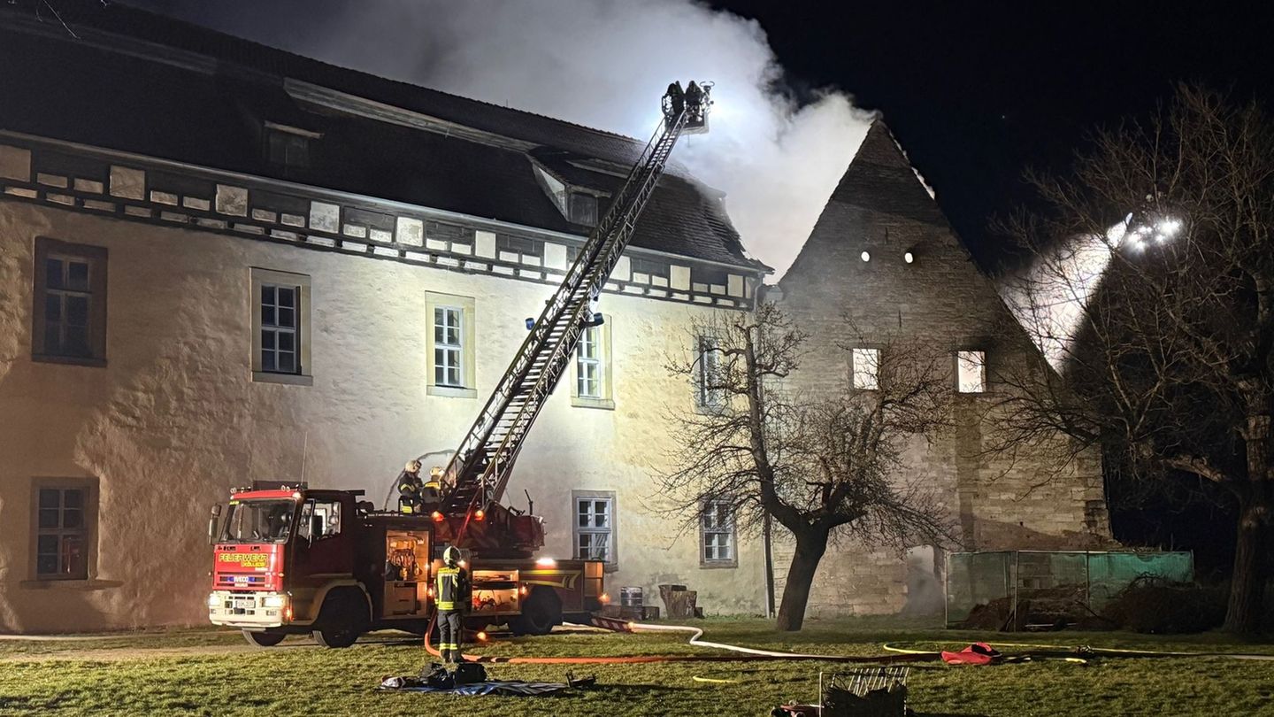Teile der Runneburg aus dem 12. Jahrhundert sind bei einem Brand in der Nacht zu Donnerstag beschädigt worden. (Archivbild) Foto