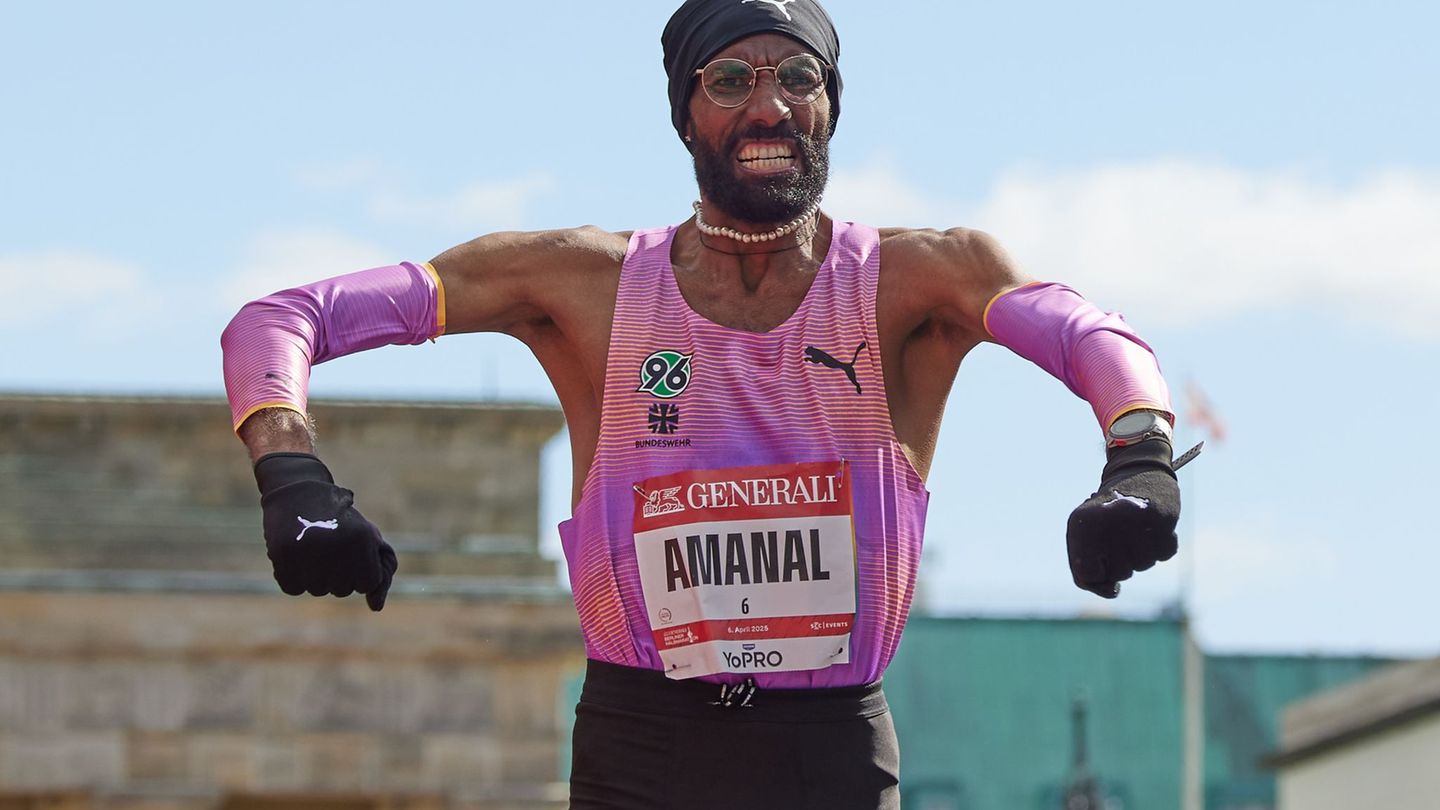 Amanal Petros möchte am Sonntag in Berlin den deutschen Halbmarathon-Rekord angreifen. (Archivbild) Foto: Joerg Carstensen/dpa