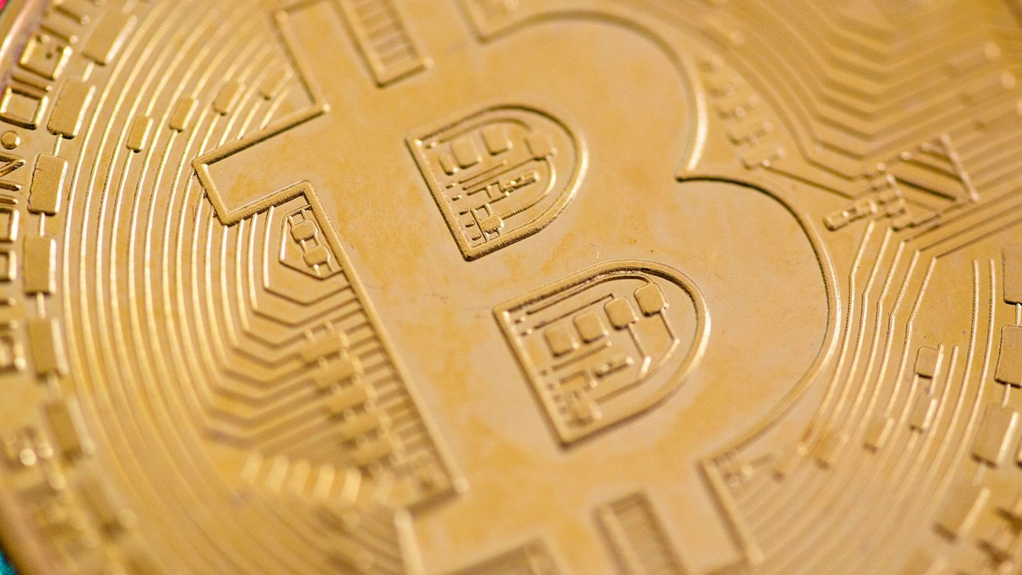 Kryptowährung: Bitcoin fällt unter 67.000-Dollar