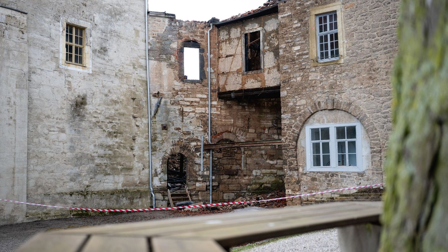 Die Runneburg Weißensee aus dem 12. Jahrhundert ist bei dem Brand nur knapp einer größeren Katastrophe entgangen. Foto: Jacob Sc