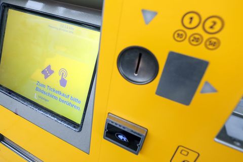 Der Verkehrsverbund MDV kündigt Preiserhöhungen ab August an. (Symbolbild) Foto: Jan Woitas/dpa-Zentralbild/dpa