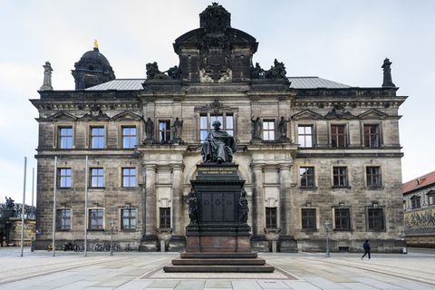 Das Oberlandesgericht Dresden hat ein Verfahren gegen Blockierer des DHL-Luftkreuzes an das zuständige Amtsgericht zurückgewiese