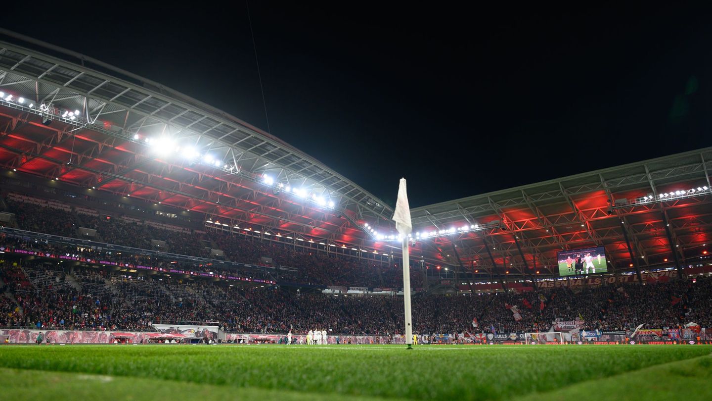 Auch gegen Union Berlin spielt RB Leipzig unter Flutlicht. (Archivbild) Foto: Robert Michael/dpa