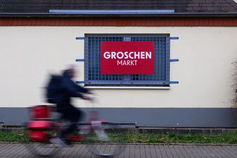 30 von 41 Märkte sollen mit neuen Konzepten fortgeführt werden. (Archivbild) Foto: Robert Michael/dpa