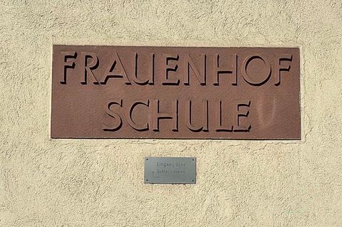 Die Frauenhofschule ist eine Grundschule im Frankfurter Stadtteil Niederrad. Foto: Lea Winkler/dpa