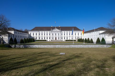 Wird auch abgesperrt: Schloss Bellevue. (Archivbild) Foto: Soeren Stache/dpa/ZB