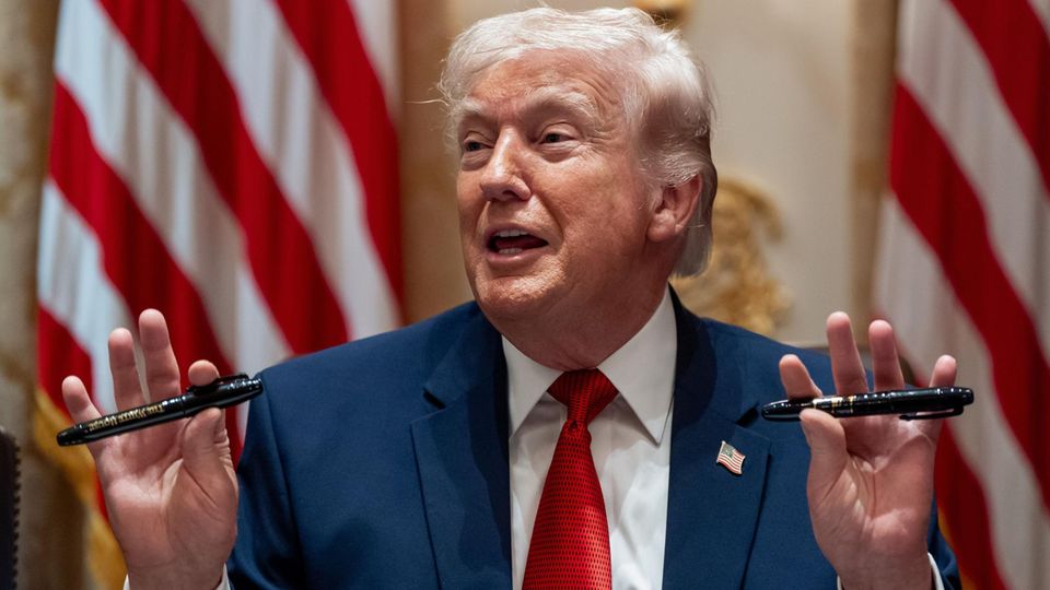 Donald Trump redet über einen Filzstift