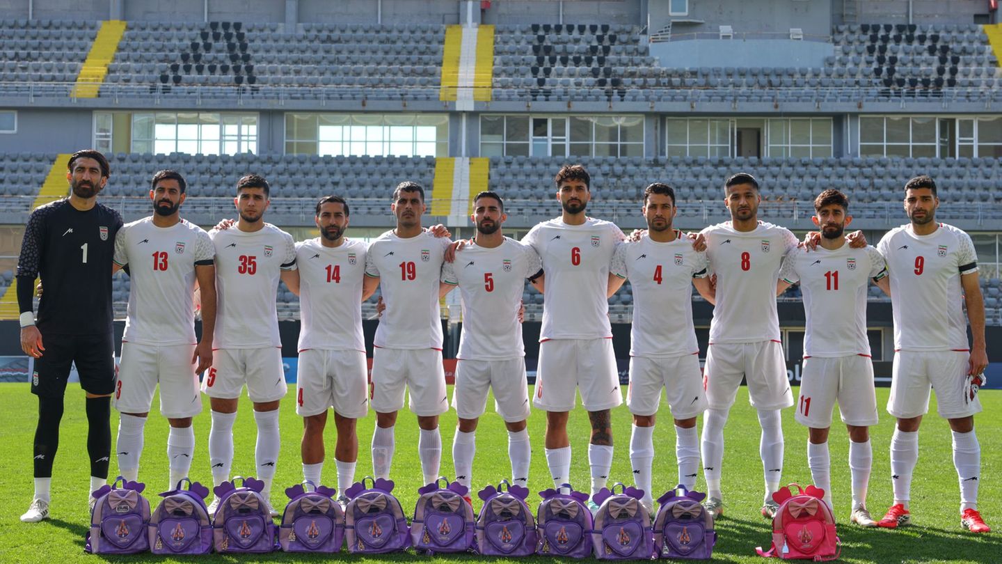 Bei Irans Testspiel gegen Nigeria in der Türkei waren keine Zuschauer zugelassen. Foto: Riza Ozel/AP/dpa