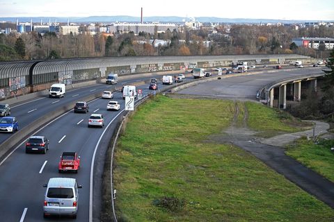 Die A661 durchschneidet den Frankfurter Norden. (Archivbild) Foto: Michael Brandt/dpa