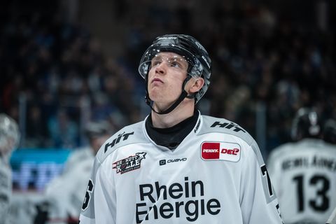 Nate Schnarr traf beim Kölner Erfolg gegen Schwenningen doppelt. (Archivbild) Foto: Silas Stein/dpa