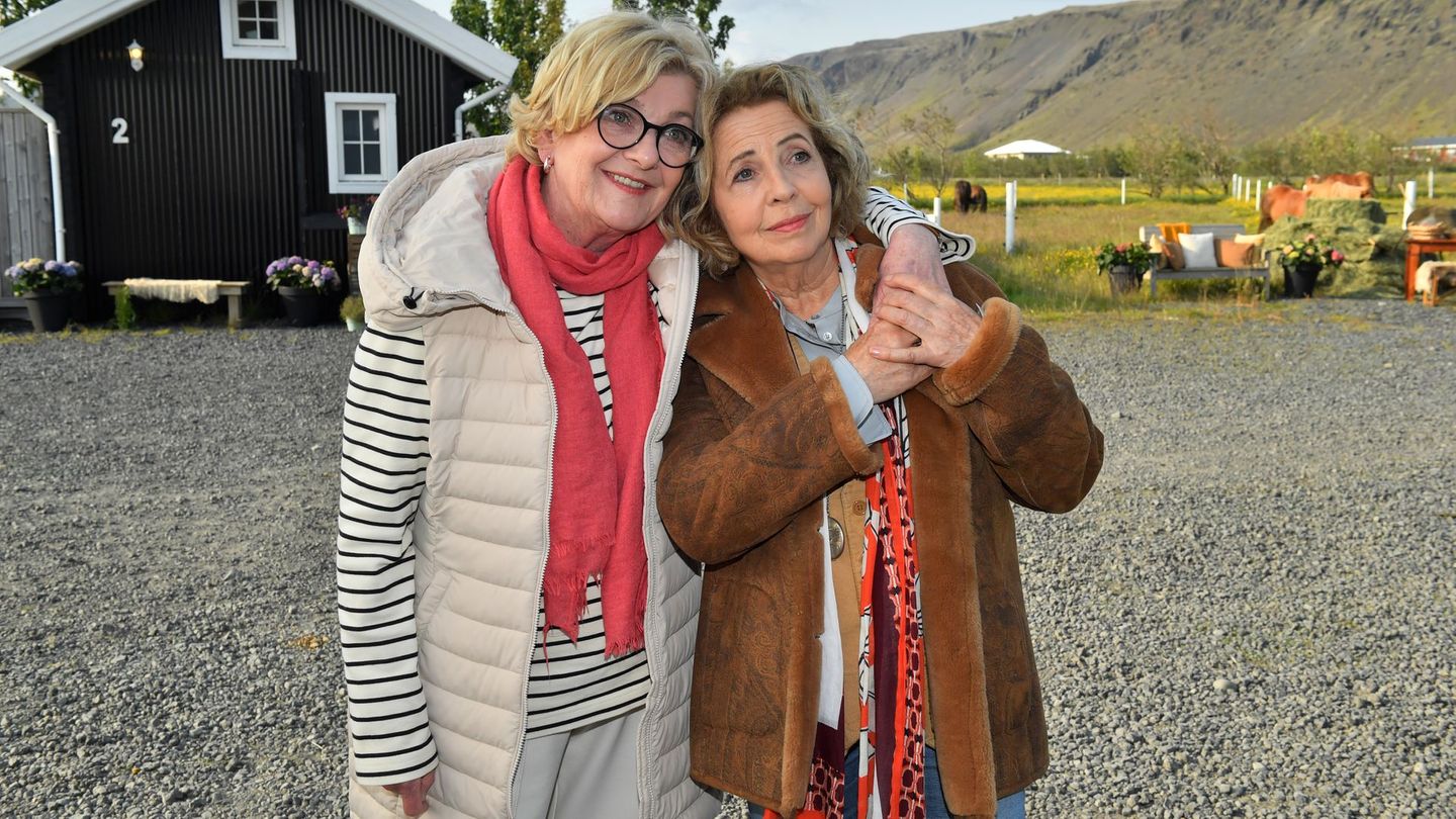 Auch nach 41 Jahren sind die alten Gefühle füreinander noch da: Evelyn (Saskia Vester) trifft in Island wieder auf Toni (Michaela May). Hat ihre Liebe diesmal eine Chance?