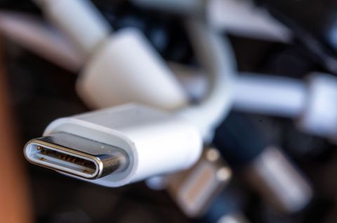 Laptops müssen den USB-C-Anschluss haben. (Archivbild) Foto: Jens Büttner/dpa