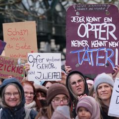 Tausende Menschen versammeln sich seit Tagen in ganz Deutschland auf den Straßen. (Archivbild) Foto: Marcus Brandt/dpa