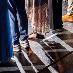 Die Jugendweihen 2026 beginnen in Mecklenburg-Vorpommern am 4. April. (Archivbild) Foto: Jens Büttner/dpa