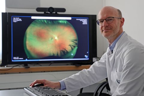 Als eine Art Fenster zum Körper kann die Netzhaut Hinweise auf Krankheiten und gesundheitliche Risiken jenseits der Augen liefer
