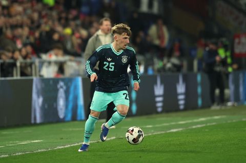 Dynamisch am Ball: Debütant Lennart Karl. Foto: Christian Charisius/dpa