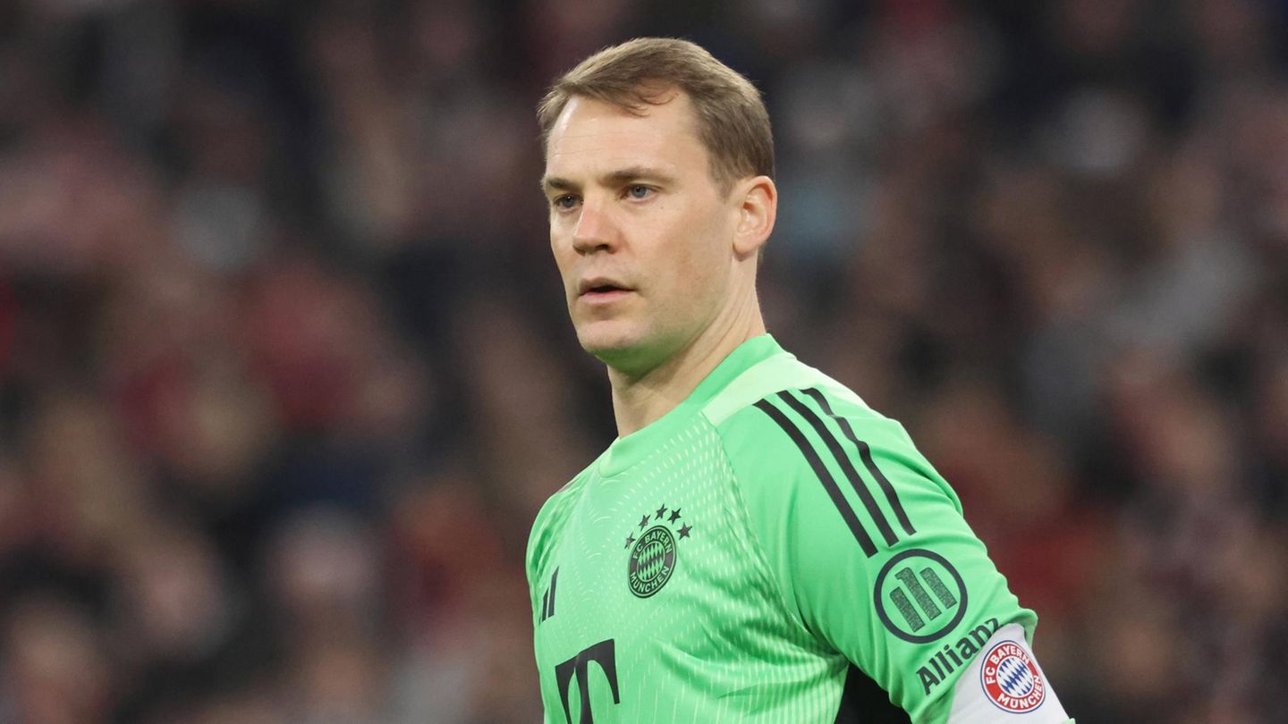 Torwart Manuel Neuer auf dem Platz