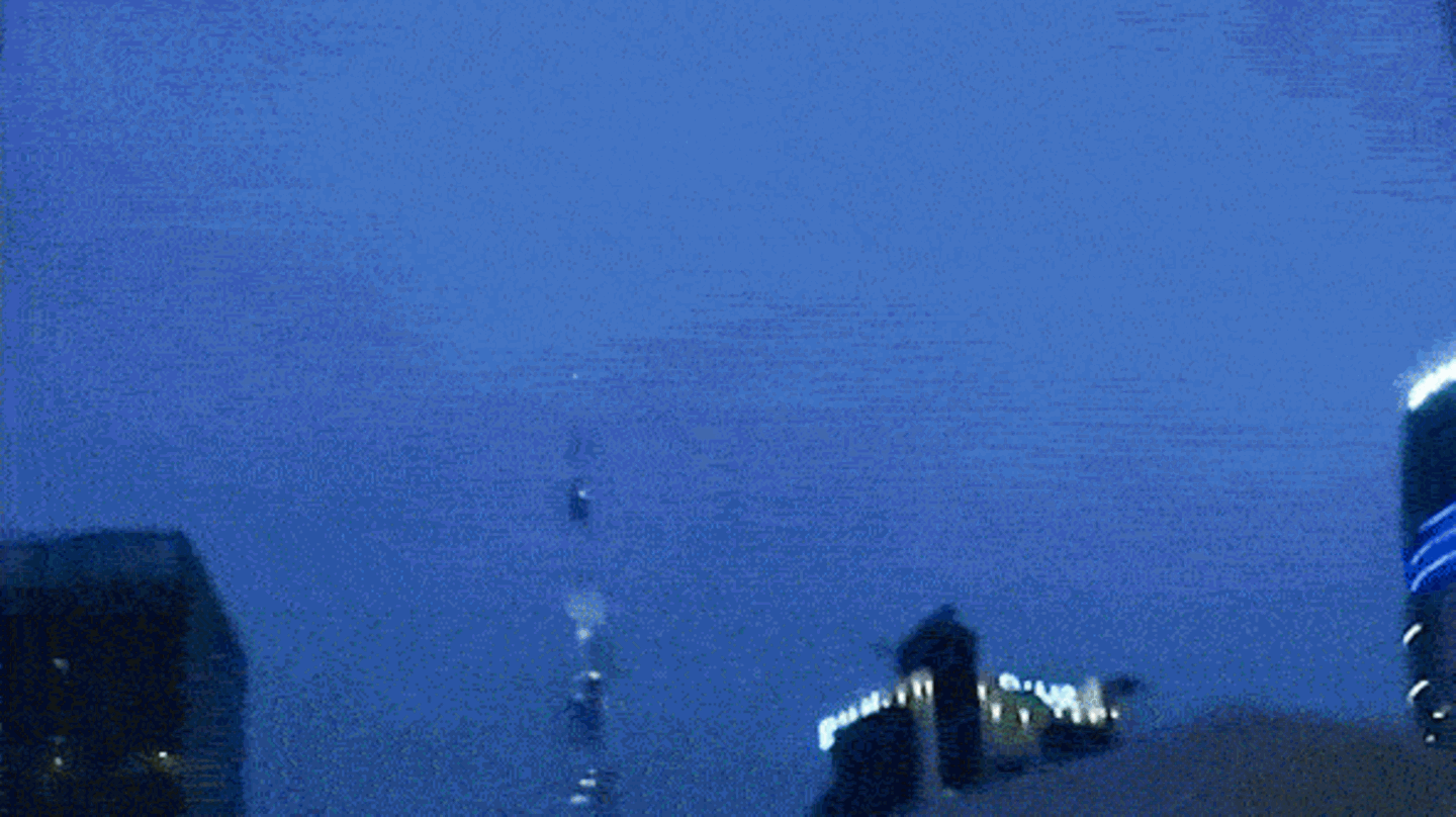 Unwetter über Dubai: Blitz schlägt in höchsten Wolkenkratzer der Welt ein